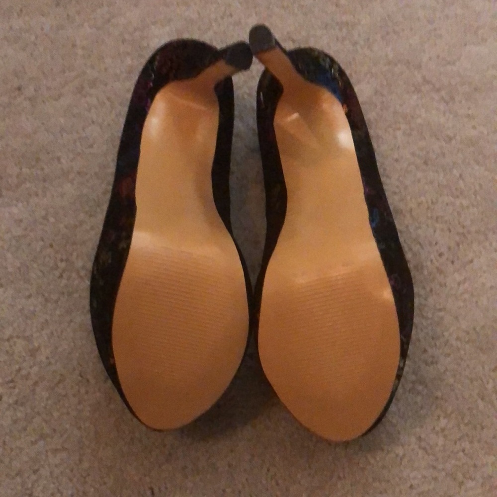 Heels - Picture 2 of 8
